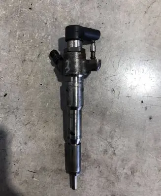 Renault Master III Fuel injector 166000372R