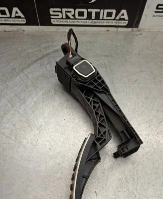 Mercedes-Benz ML W164 Accelerator throttle pedal A1643000004 100507 ZG5009