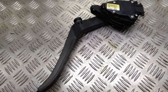 Volkswagen Touareg I Accelerator throttle pedal 7L0723507