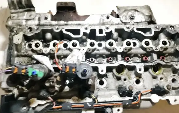 Peugeot 308 Engine head 9684504780