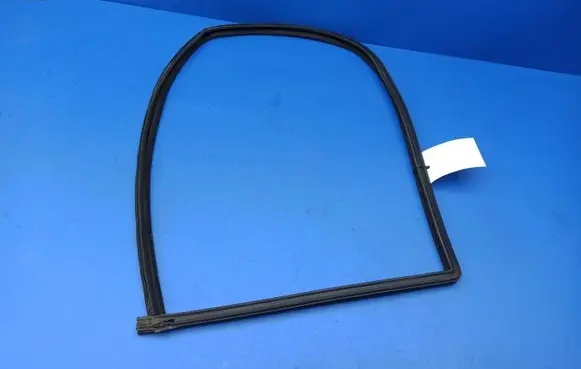 Mercedes-Benz S W126 Rubber seal front door window/glass 