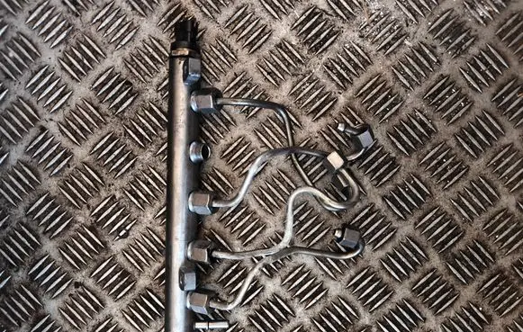 Opel Vivaro Fuel main line pipe 175214823R