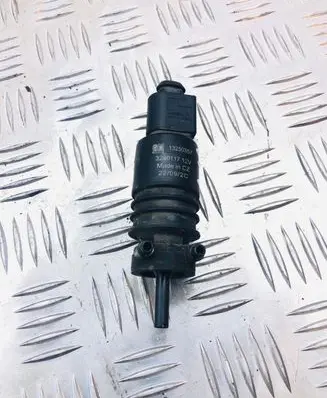 Opel Insignia A Windscreen/windshield washer pump 13250357