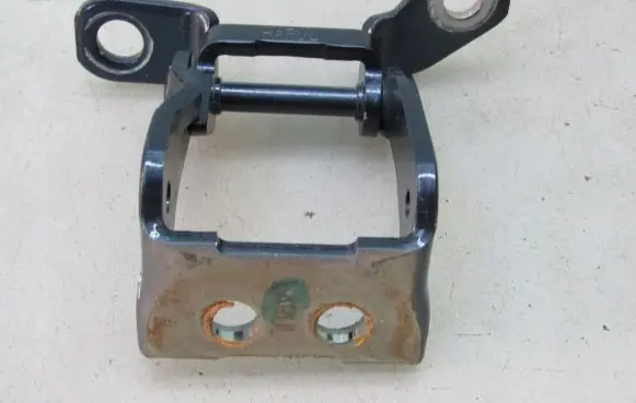 Honda CR-V Rear door upper hinge