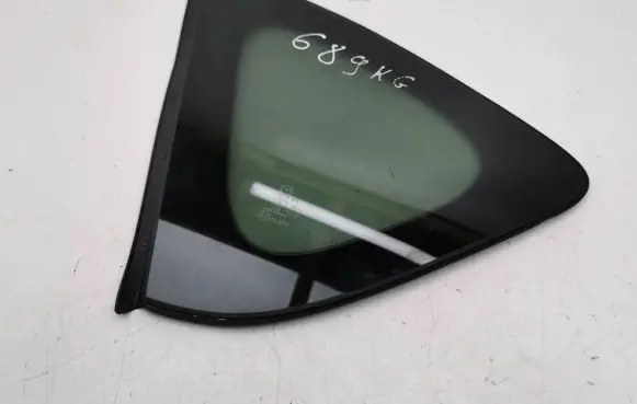 Opel Antara Rear side window