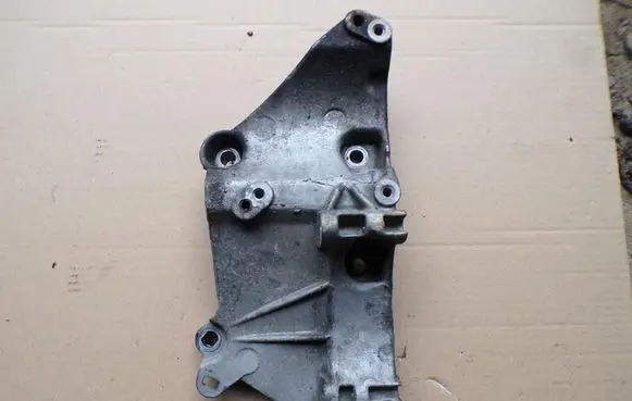 Renault Megane III Generator/alternator bracket 8200100148