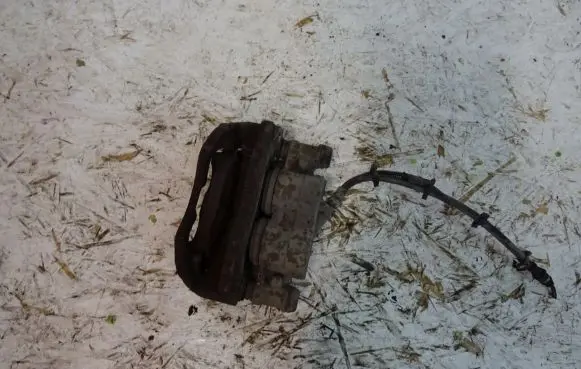 Iveco Daily 35.8 - 9 Front brake caliper