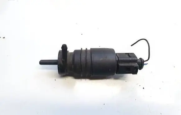 Volkswagen PASSAT B5 Windscreen/windshield washer pump 1j0973722