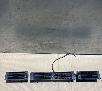 Mercedes-Benz E W124 Dash center air vent grill 