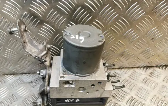Mercedes-Benz CLS C219 ABS Pump 2114322812 A2114322812