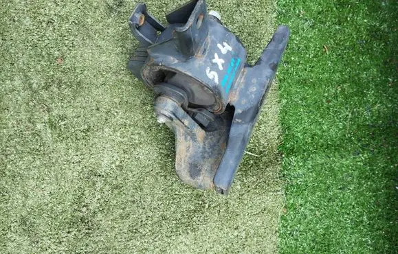 Engine mount bracket
