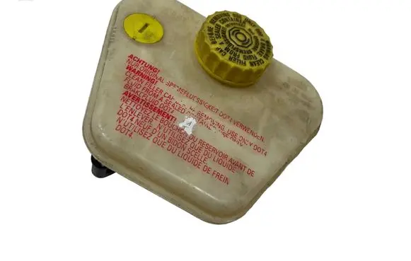 Brake fluid reservoir