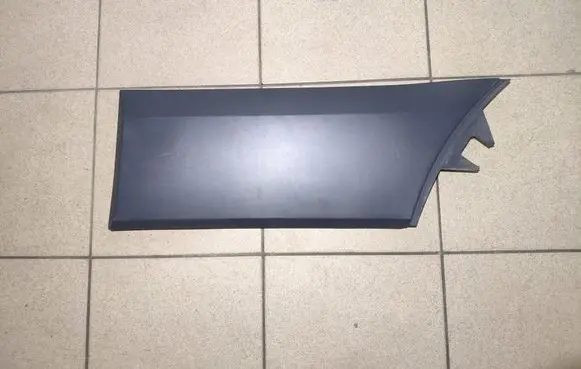 Rear fender molding trim