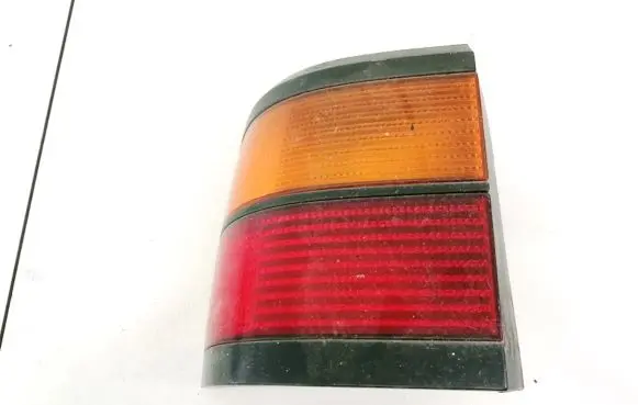 Volkswagen PASSAT B3 Rear/tail lights 333945111 Nenustatyta