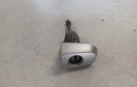 Toyota Avensis T250 Front door lock (next to the handle) 