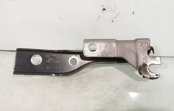 Engine bonnet/hood hinges