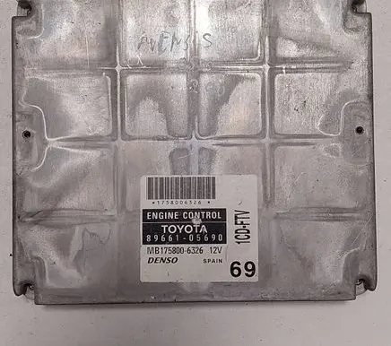 Toyota Avensis T250 Engine control unit/module 1758006326 MB1758006326 8966105690