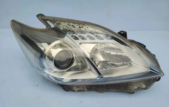 Toyota Prius (XW30) Headlight/headlamp
