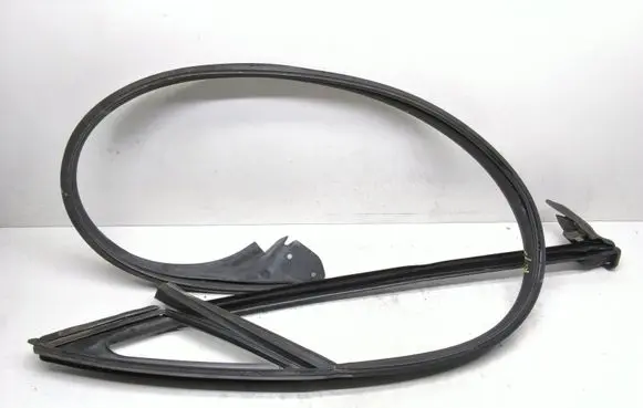 Mercedes-Benz E A207 Front door rubber seal A2076700439 A2076730321