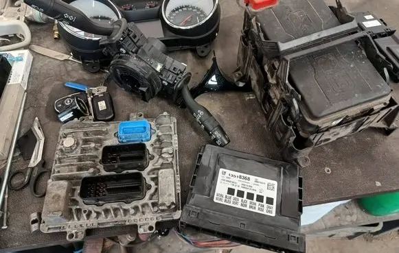 Opel Insignia B Engine control unit/module 1310101000000X 395357783