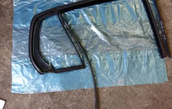Volkswagen Golf V Rear door glass trim molding 1K6845212B