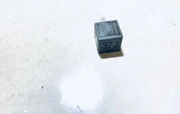 Volkswagen PASSAT B5 Other relay 8D0951253A Y23134B82X301