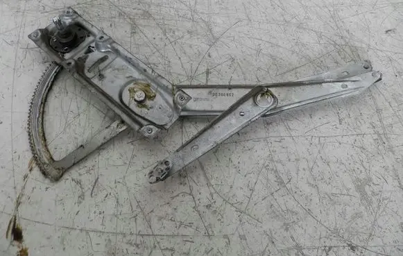 Opel Corsa B Front door manual window regulator 90388862