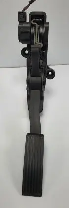 Mercedes-Benz B W245 Accelerator throttle pedal A1693000104