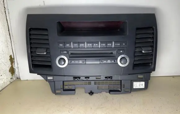 Mitsubishi Lancer VIII Radio/CD/DVD/GPS head unit 8002A378XA 8B18A 3857248