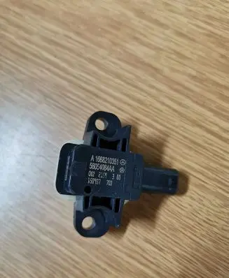 Mercedes-Benz CLA C117 X117 W117 Airbag deployment crash/impact sensor A1668210351