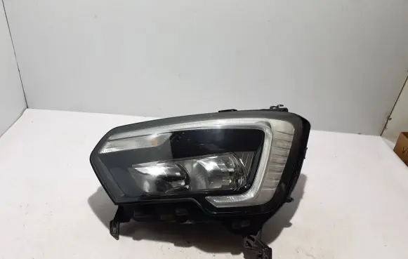 Renault Master III Headlight/headlamp 260607867R