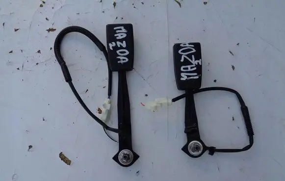 Mazda 2 Front seatbelt buckle