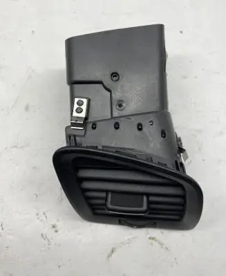 Opel Insignia A Quarter panel pressure vent 13321921