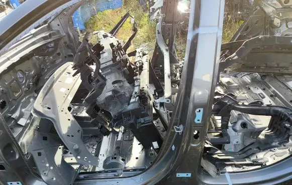 Mercedes-Benz EQA Pillar (middle) 