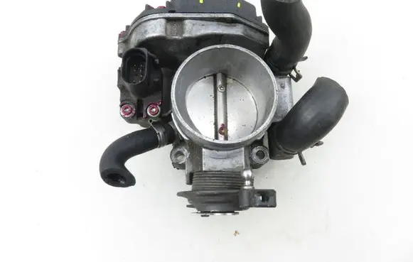 Audi A4 S4 B5 8D Throttle body valve 058133063H