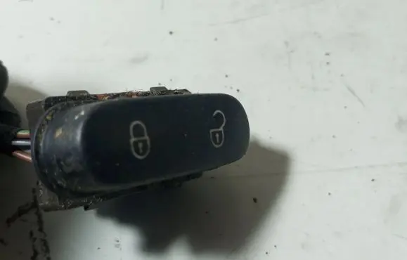 Seat Altea Central locking switch button 5P0962125A 033101S