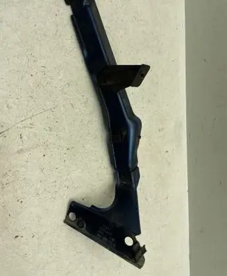 Audi A4 S4 B8 8K Fender mounting bracket 8K0821135B
