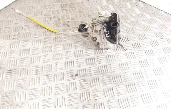 Audi A4 S4 B7 8E 8H Rear door lock 8E0839015AA
