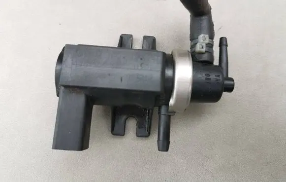 Skoda Octavia Mk1 (1U) Turbo solenoid valve 1J0906627