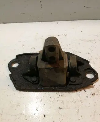 Volvo V70 Engine mount bracket 9492872