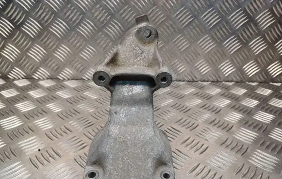 Mercedes-Benz C W203 Engine mounting bracket A6112230704