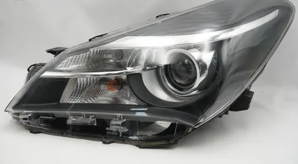Toyota Yaris Headlight/headlamp 