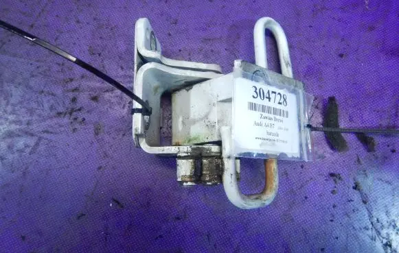 Audi A4 S4 B7 8E 8H Front door lower hinge 8E0831411E