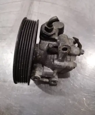 Mercedes-Benz C W203 Power steering pump a0044661301