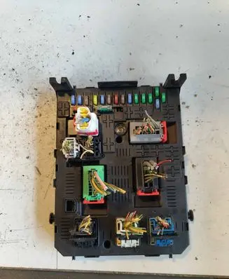 Citroen C5 Fuse module 281197595