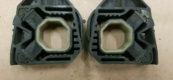 Audi A3 S3 A3 Sportback 8P Radiator mount bracket 1K0121367