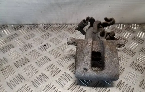 Toyota Auris E180 Rear brake caliper