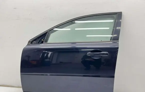 Volvo V70 Front door MMAUTKO22095