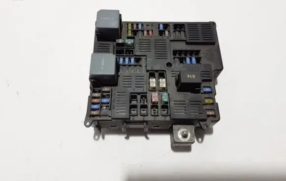 Volvo S60 Fuse module 32212298