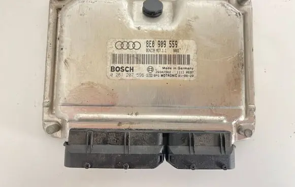 Audi A4 S4 B6 8E 8H Engine control unit/module 0261207596 8E0909559